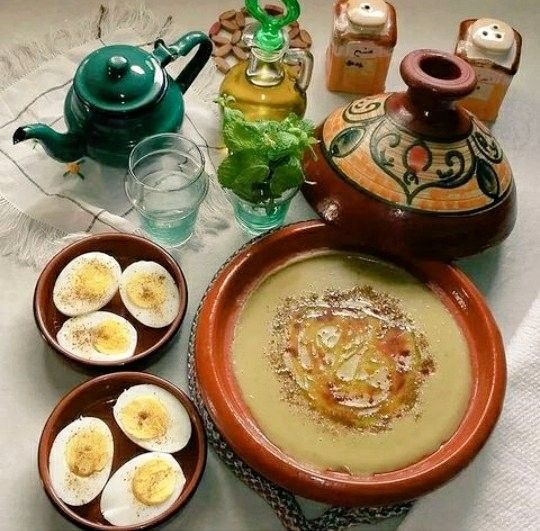 Bissara en un bol de cristal 